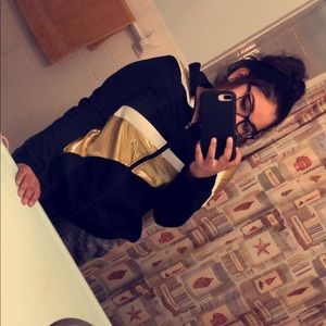 Meet your Posher, Leslie